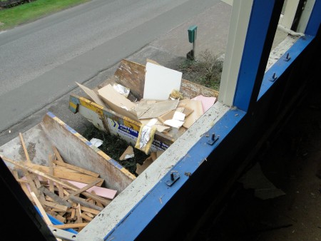 De containers voor het afval, keurig gescheiden